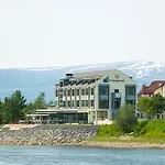 Fru Haugans