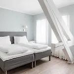 Отель Fru Haugans 4*