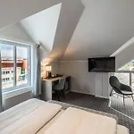 Fru Haugans 4*