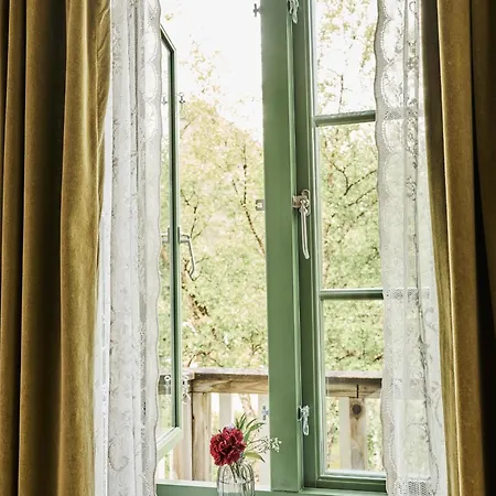 Fru Haugans Hotel 4*